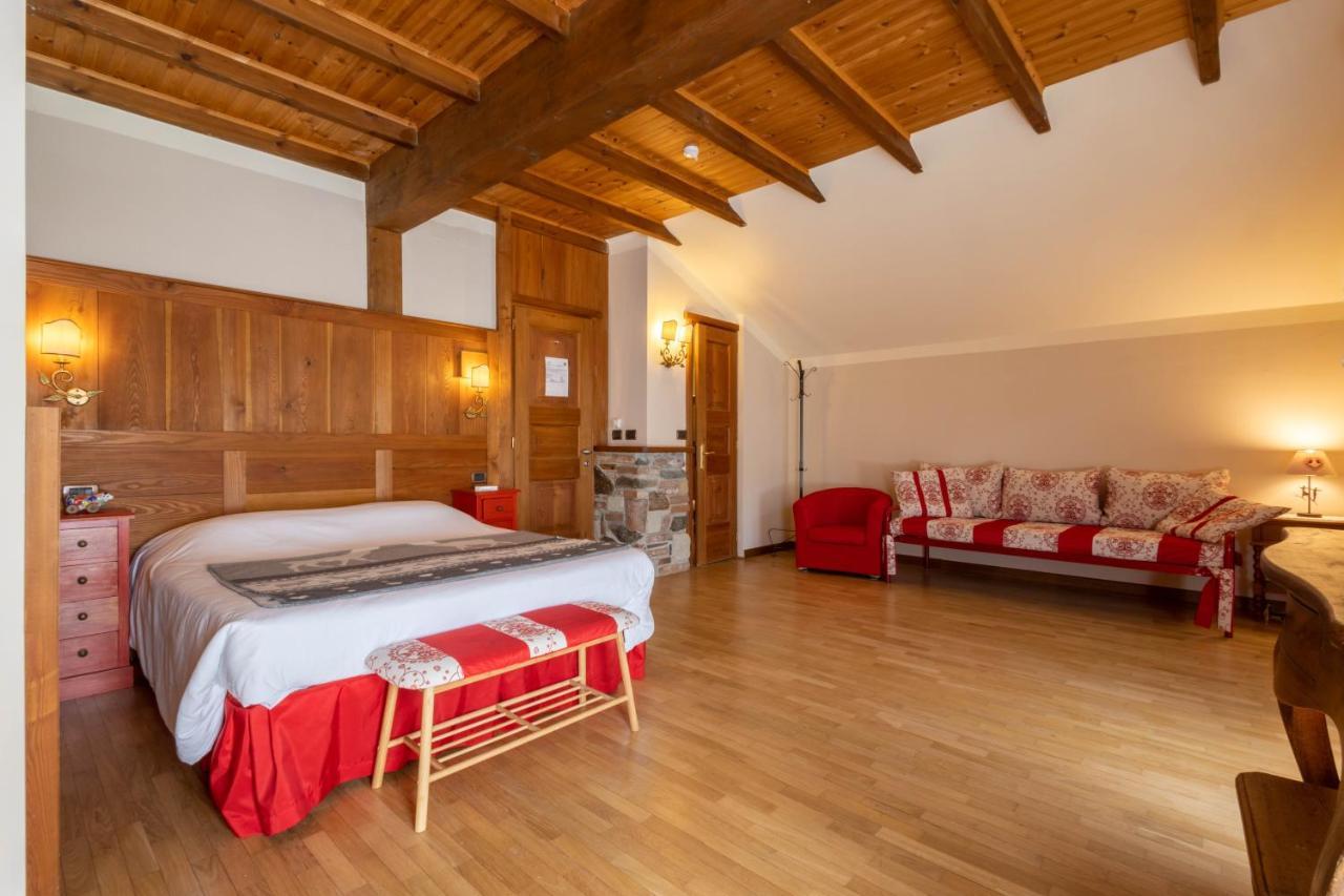 Alpine Forest Hotel Champoluc Bagian luar foto