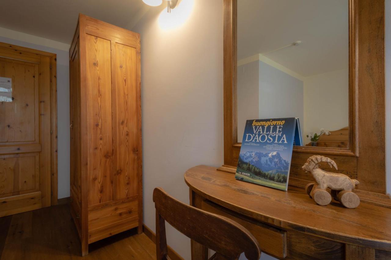 Alpine Forest Hotel Champoluc Bagian luar foto