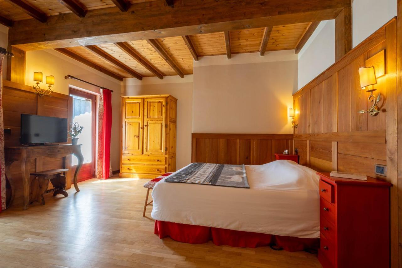 Alpine Forest Hotel Champoluc Bagian luar foto