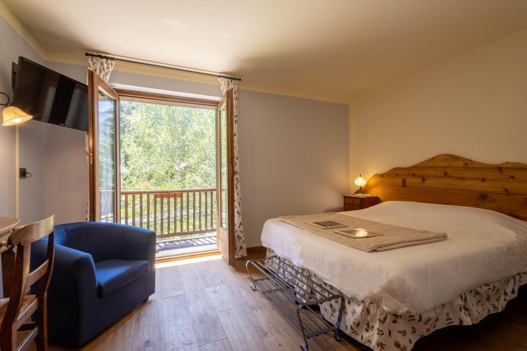 Alpine Forest Hotel Champoluc Bagian luar foto