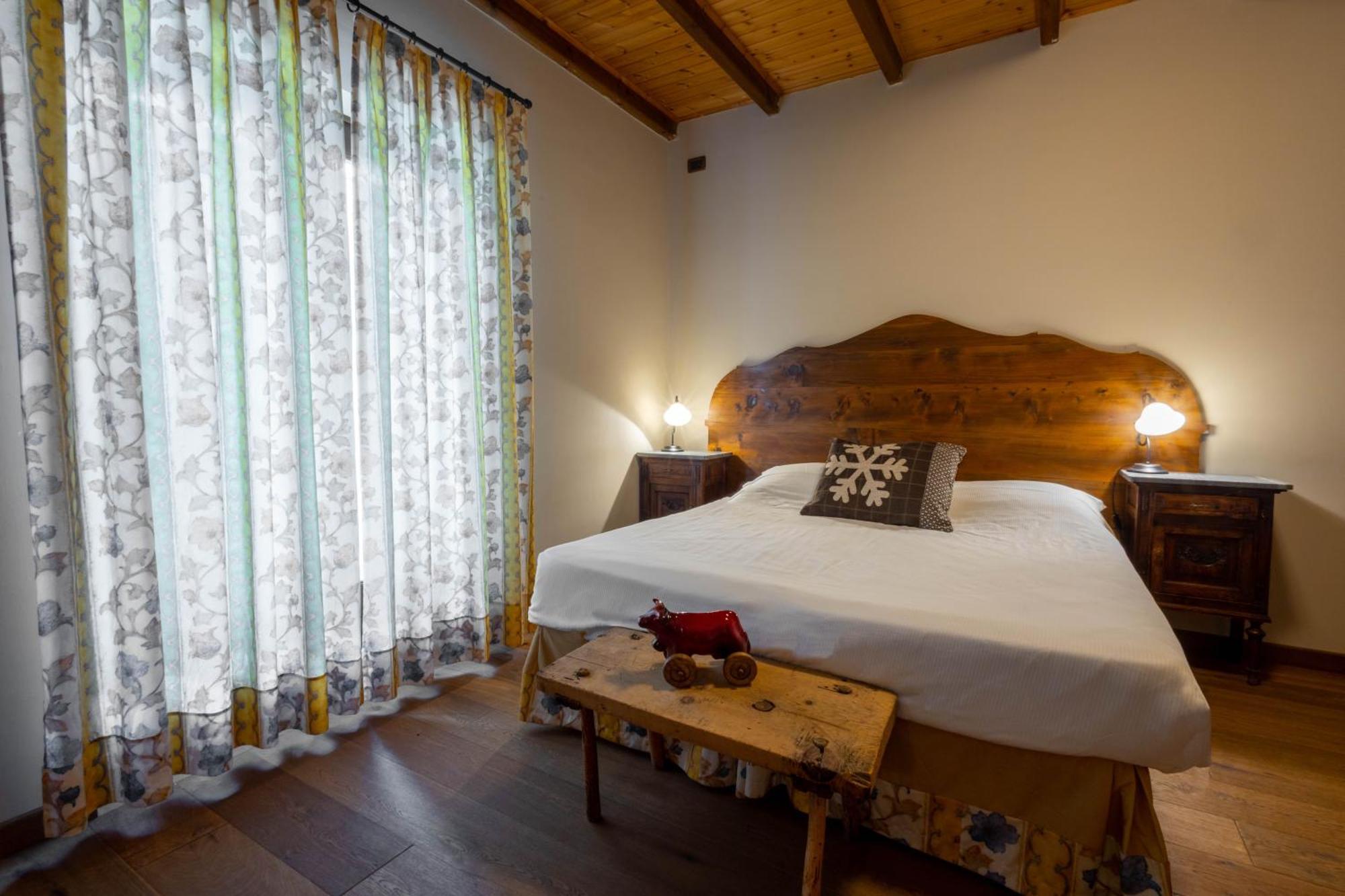 Alpine Forest Hotel Champoluc Bagian luar foto