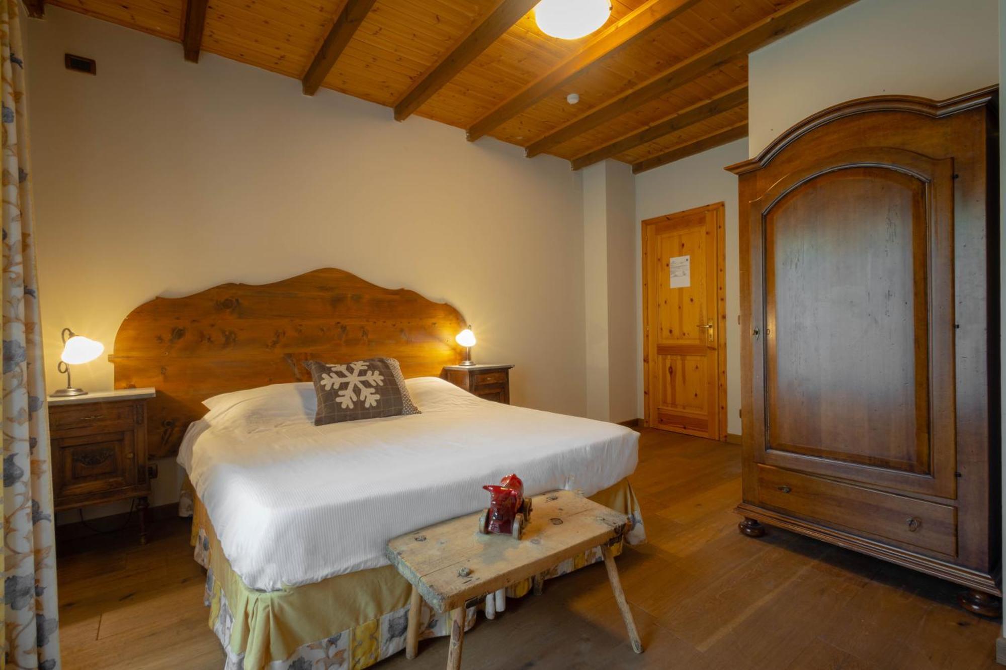 Alpine Forest Hotel Champoluc Bagian luar foto
