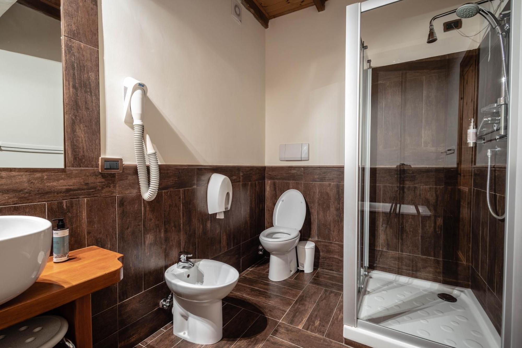 Alpine Forest Hotel Champoluc Bagian luar foto