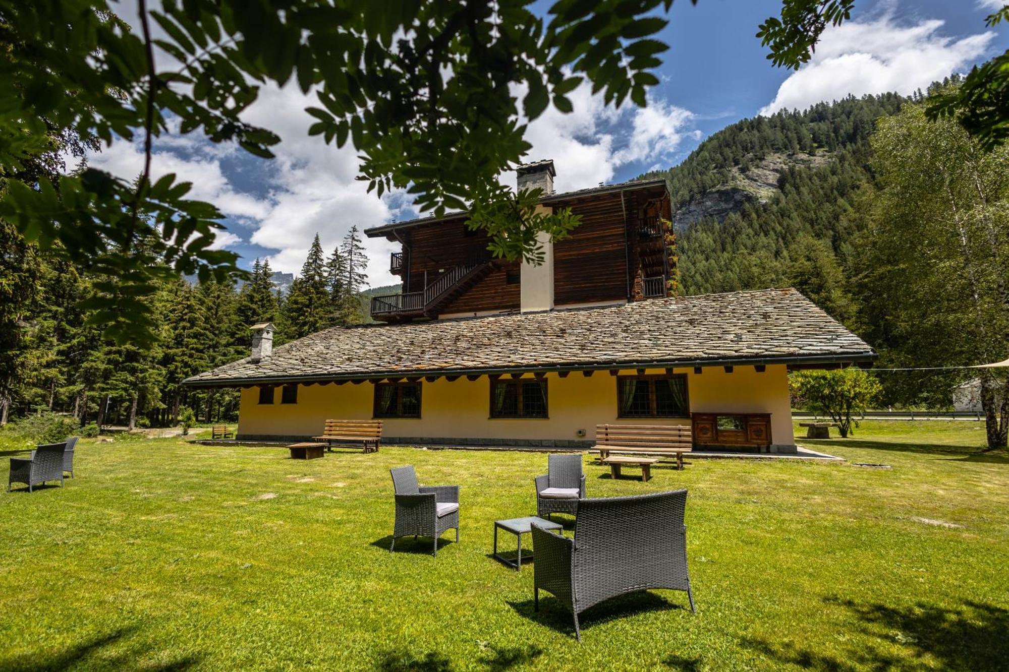 Alpine Forest Hotel Champoluc Bagian luar foto