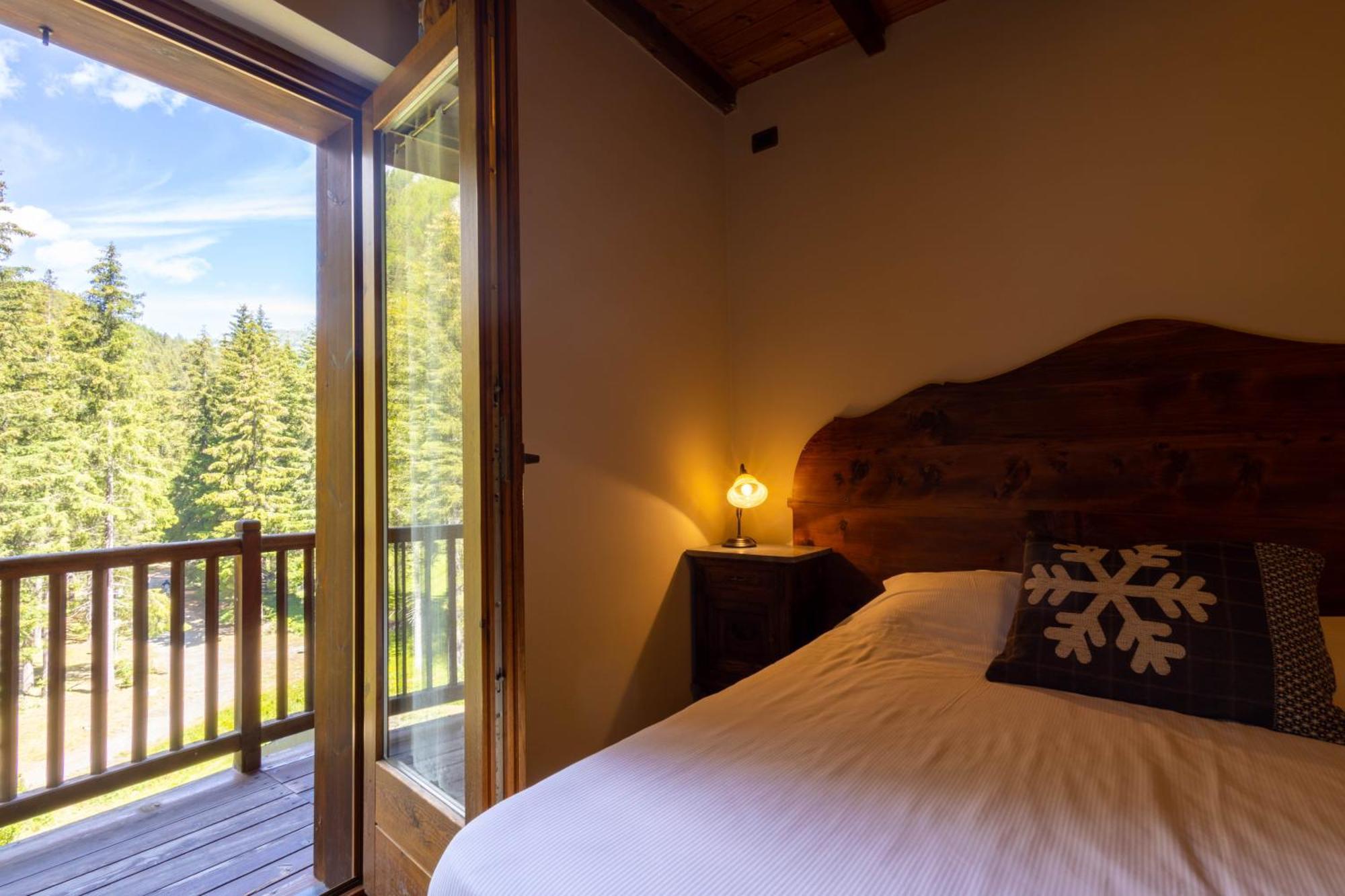 Alpine Forest Hotel Champoluc Bagian luar foto