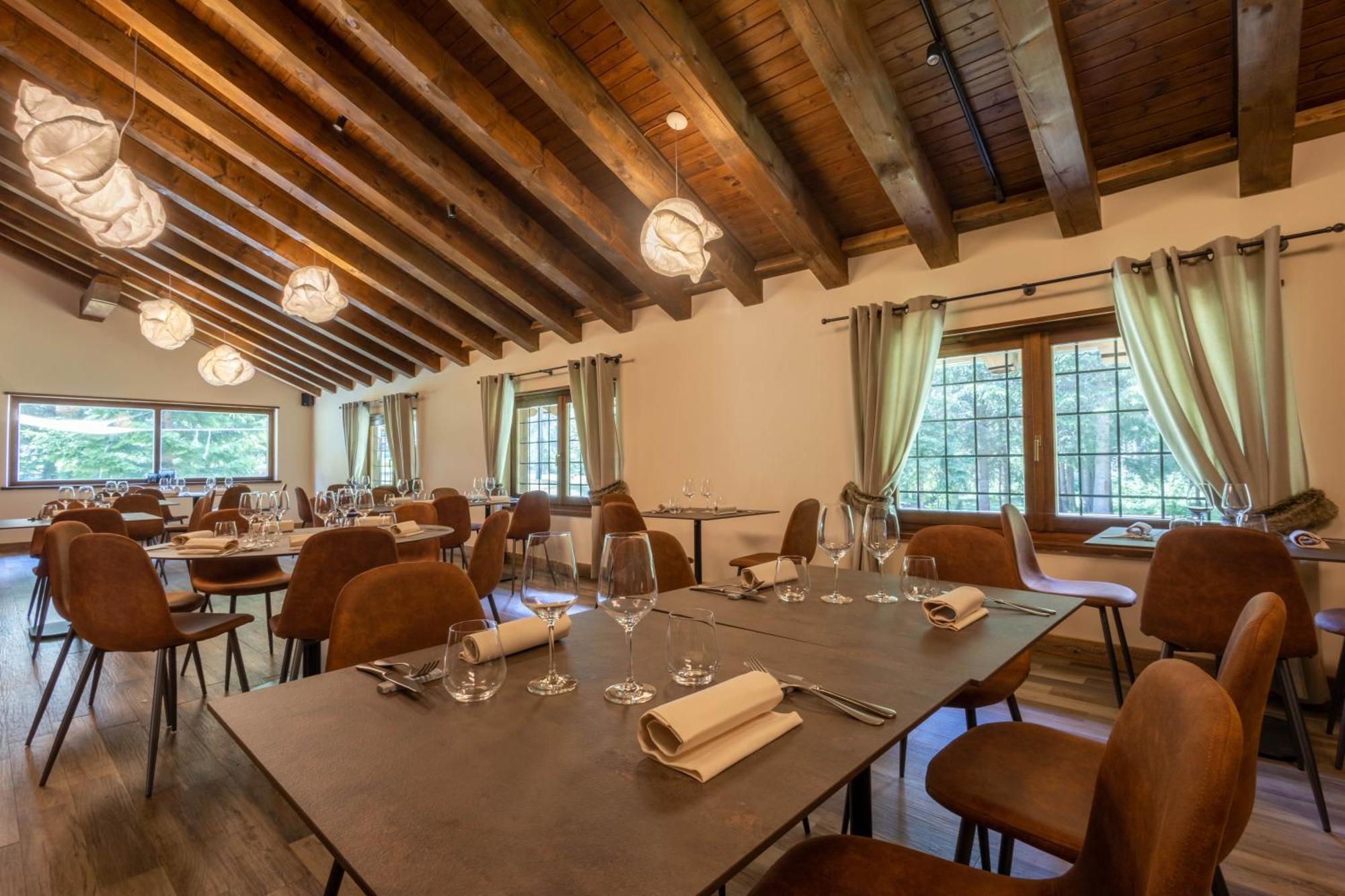 Alpine Forest Hotel Champoluc Bagian luar foto